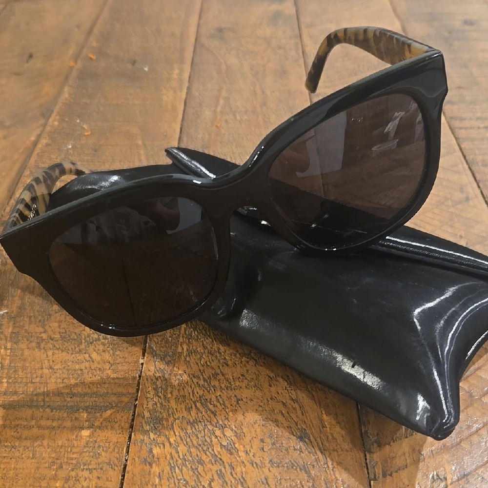 Black Sunglasses with Case